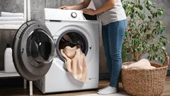 Så stoppar du skakande och hoppande tvättmaskin – experttips för ett tystare hem