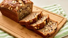 Så bakar du den saftigaste banankakan med choklad och nötter