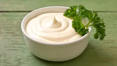 Varför du alltid bör göra egen majonnäs (och så gör du den bäst)