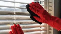 Snabb och skonsam metod för att rengöra persienner med huskurer