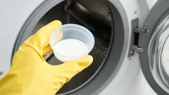 Glöm kalk och dålig lukt – tillsätt bara detta i trumman så blir din tvättmaskin som ny