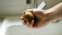 Få gör det: Varför det är viktigt att tvätta kiwin även om du inte äter skalet