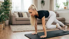 Enkla övningen som förbränner fett och ger starkare bål på 10 minuter