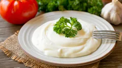 Så gör du krämig hemmagjord smetana på bara två ingredienser