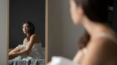 Så kliver du ut ur skuggan: åtta mönster att bryta för starkare självkänsla