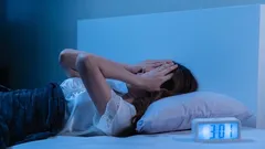 Varför vaknar jag alltid mitt i natten och hur kan jag åtgärda det?