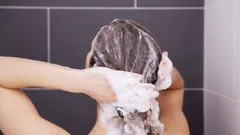 Vad du ska tillsätta i schampot för att håret ska hålla sig rent i upp till 7 dagar och växa snabbt