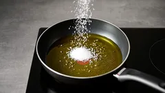 Hur man får en bränd panna skinande ren utan en enda droppe kemikalier