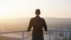 Historien om killen som gick från att sova i bilen till rikedom: vilket yrke valde han utan utbildning?