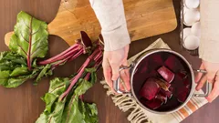 Hur man snabbt kokar rödbetor utan att förlora näringsvärde