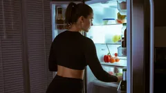 Kvällshunger och viktuppgång: Så besegrar du suget efter mat när mörkret faller